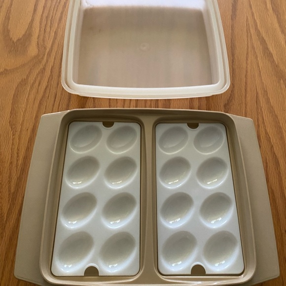 Vintage Tupperware Deviled Egg Keeper Storage - Picture 3 of 6